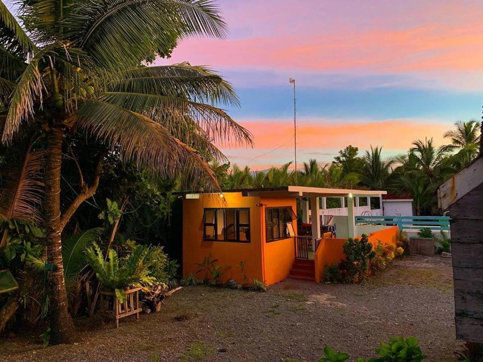 Lotus Sun & Waves Beach Resort Baler Buitenkant foto