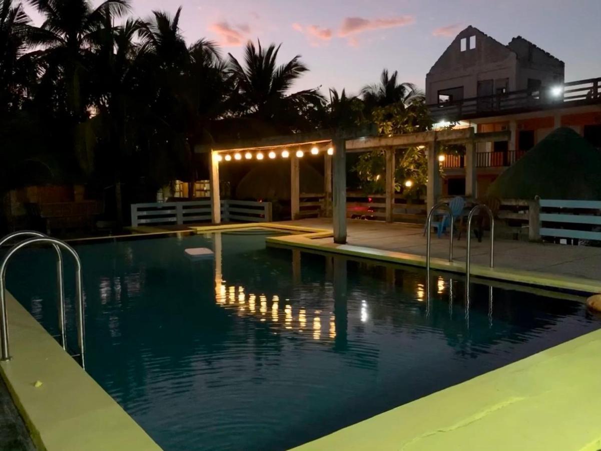 Lotus Sun & Waves Beach Resort Baler Buitenkant foto