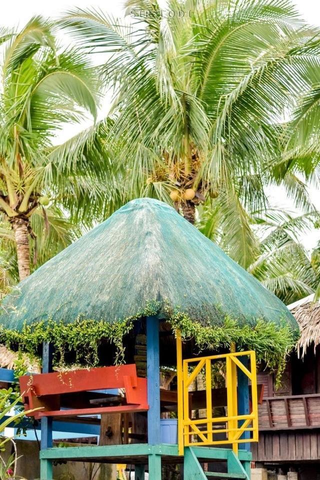 Lotus Sun & Waves Beach Resort Baler Buitenkant foto