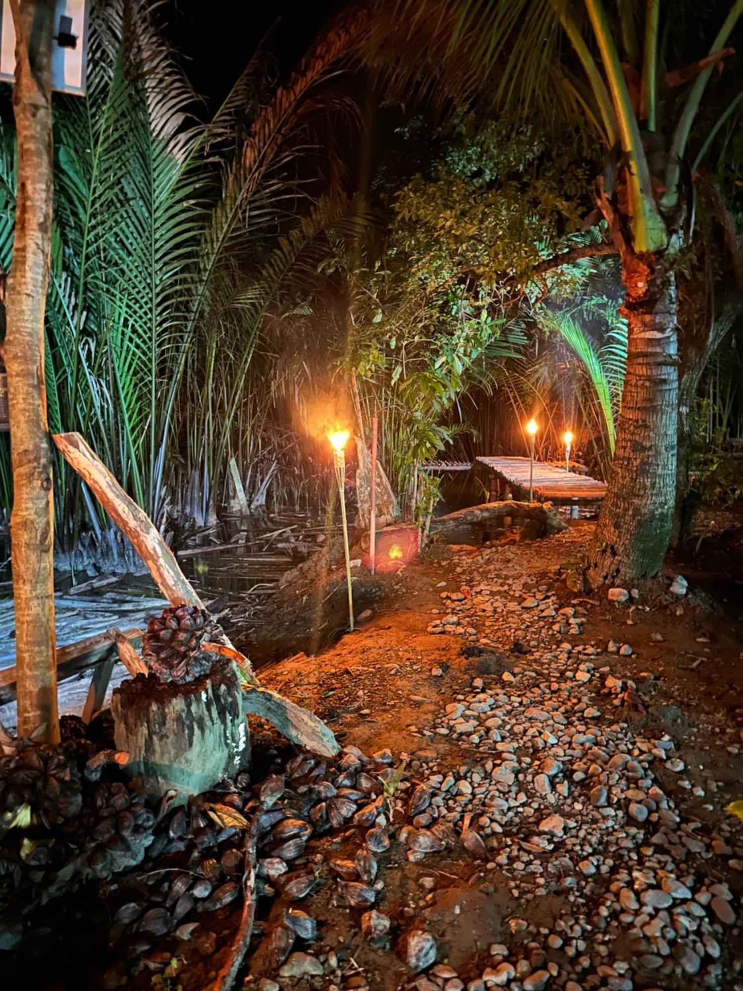 Lotus Sun & Waves Beach Resort Baler Buitenkant foto