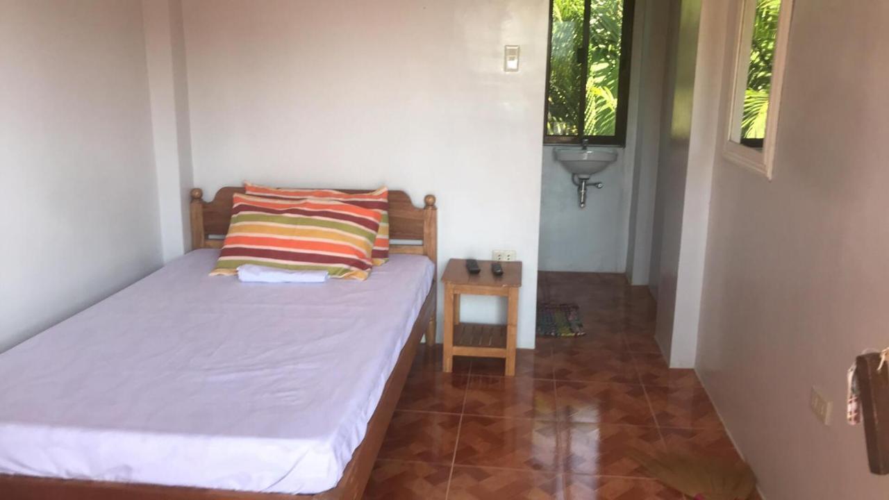 Lotus Sun & Waves Beach Resort Baler Buitenkant foto